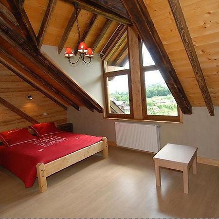 Villa La Ferme De Noémie Mercury-Gémilly Habitación foto